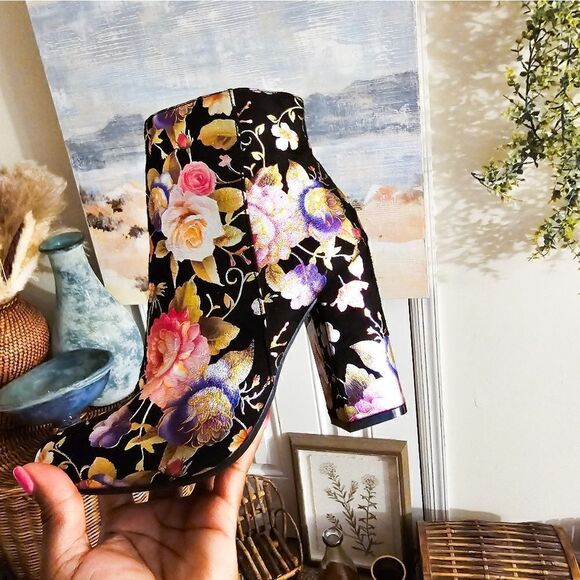 New BAMBOO Namaste Black & Pink Floral Print Ankle Boots. - Picture 1 of 14